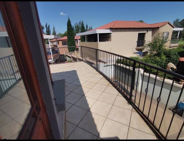4 BEDROOM TOWNHOUSE FOR SALE IN EMFULENI GOLF ESTATE